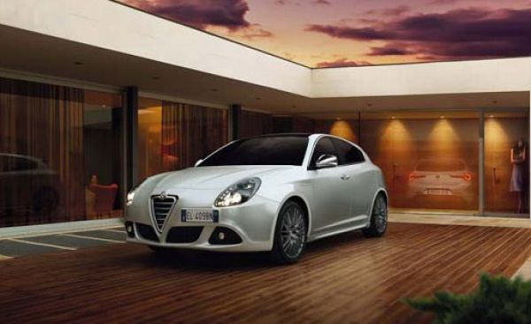 Die Alfa Giulietta Collezione gibt es ab 24.710 Euro. Edle Ausstattung inklusive. Bild: Alfa Romeo
