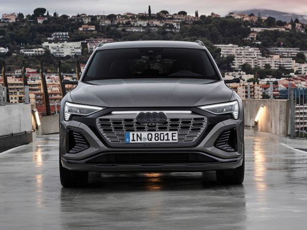 Eingereiht ins Namensschema: Aus dem e-tron wird der Q8 e-tron. Bild: Audi AG