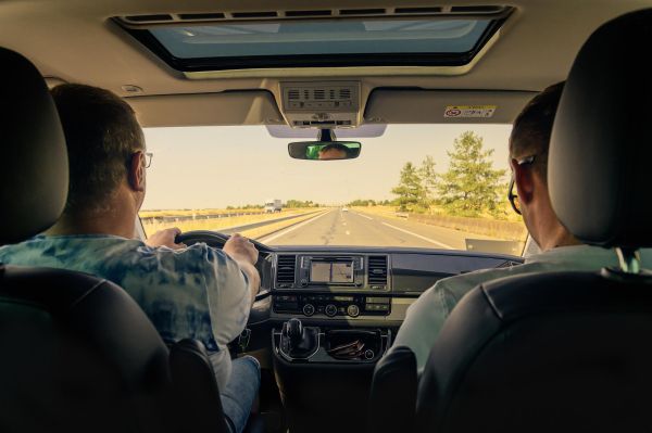 Nicht enden wollende Autofahrten sind aber auch langweilig. - Foto: pixabay.com (4368663)