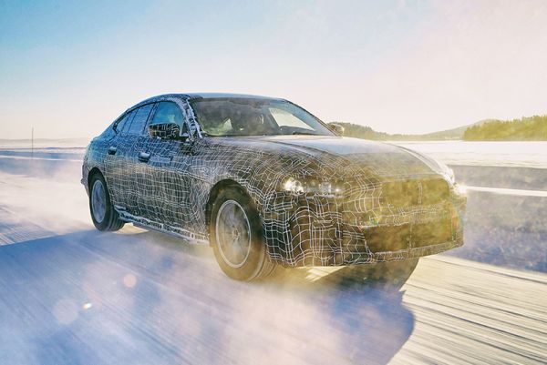 Der BMW Concept i4 in der Erprobung. Bild: BMW