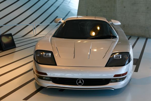 Schnelle Flitzer mit außergewöhnlichen Design können einem durchaus auf einer Automesse begegnen. - Foto: pixabay.com