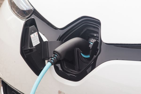 Nur wenig Angebot gibt es für E-Autos mit Anhängerkupplung. - Foto: pixabay.com/1023035