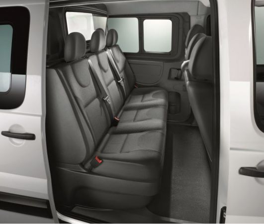 Durch eine Trennwand sind die Passagiere vom Gepäck getrennt. Fiat Scudo Multicab. Bild: Fiat.