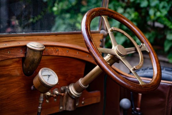 Holz im Cockpit war früher "in". / Foto: djedj auf pixabay.com (4404293)