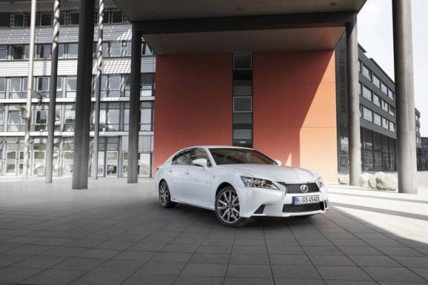 Gewonnen: Der Lexus GS 450h gewinnt den Hybrid-Vergleichstest in der Autobild. Bild: Toyota