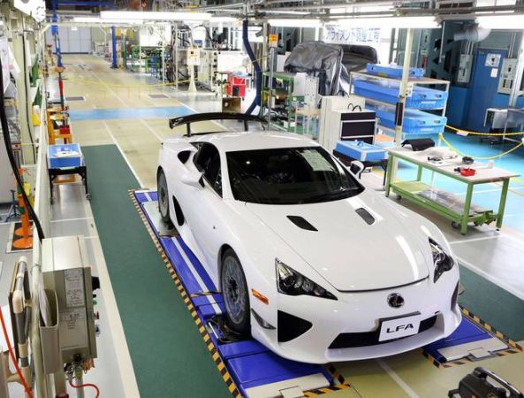 Der letzte Lexus LFA ist am 14. Dezember 2012 vom Band gelaufen. Damit sind 500 Stück der limitierten Serie gefertigt. Bild: Lexus