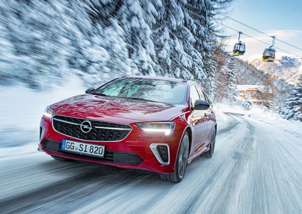 Der neue Benzinmotor mit 230 PS gibt dem Opel Insignia GSi noch mehr Schub. Ab März verfügbar. Bild: opel