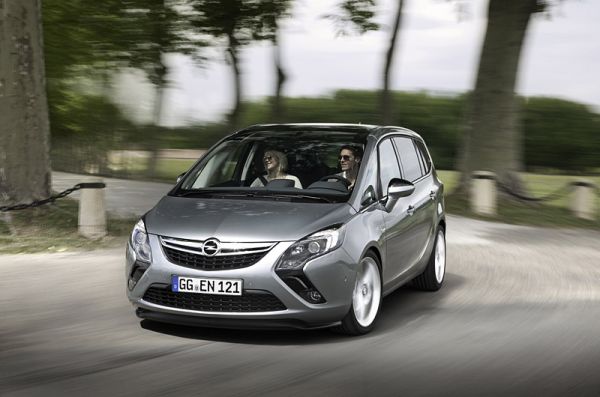 In der Kategorie Vans: Der Opel Zafira Tourer heimst das Goldene Lenkrad 2012 ein. Bild: Opel