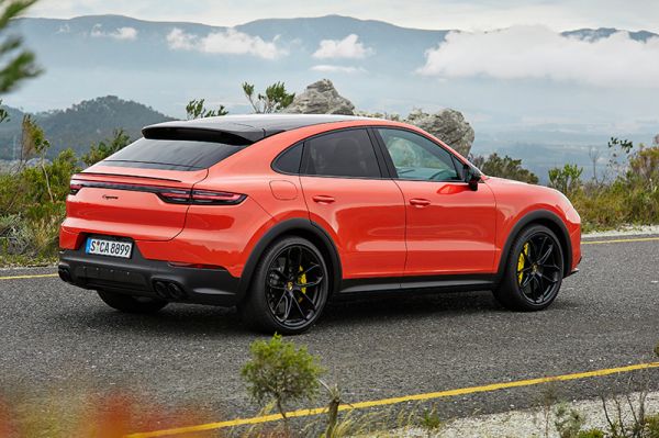 Den Porsche Cayenne gibt es jetzt auch in schnittiger Coupe-Form. Bild: Porsche