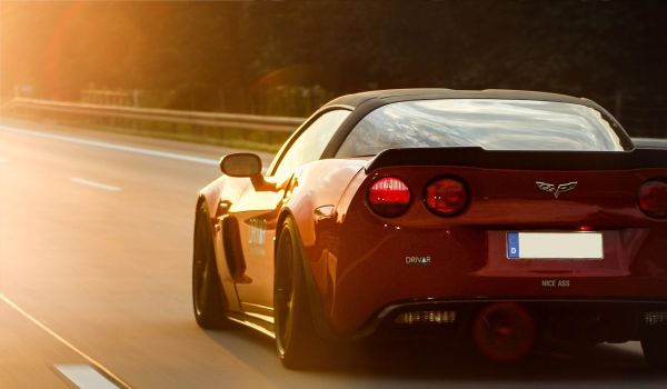 Entspannt in den Sonnenuntergang fahren. - Foto: pixabay.com