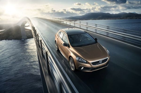 Zu Preisen ab knapp 27.000 Euro kommt der Volvo V40 Cross Country auf den Markt. Bild: Volvo