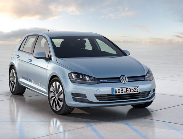 In Paris ist es noch eine Studie: Der Golf VII BlueMotion soll im Sommer 2013 auf den Markt kommen. Prognose: 3,2 Liter auf 100 km (85 g CO2/km). Bild: VW