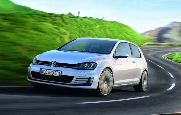 Der neue VW Golf VII GTI kommt direkt in zwei Versionen: 220 PS und 230 PS. Bild: VW