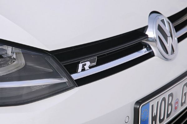 Für den Golf VII gibt es wieder diverse R-Line Pakete. LED Rückleuchten sind aber nicht dabei. Bild: VW