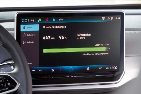 Das neue Display ist bereits bekannt aus dem neuen VW Passat bzw. dem Tiguan. Bild: VW