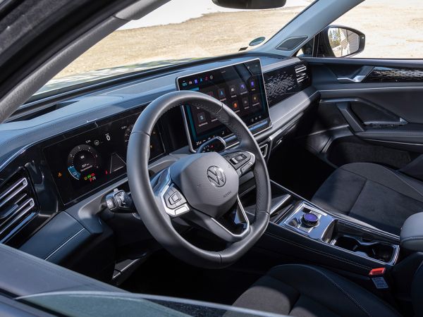 So könnte es im neuen VW Tiguan (ab 2024) aussehen: Das Cockpit der seriennahen Erprobungsstudie.