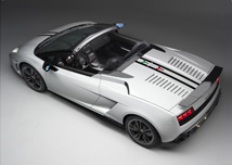65 Kilogramm weniger auf den Rippen: Der Lamborghini Gallardo LP570-4 Spyder Perfomante (Bild: Lamborghini)