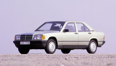 Vor 30 Jahren - im Dezember 1982 kam der 190 als kompakter Mercedes auf den Markt. Bild: Mercedes