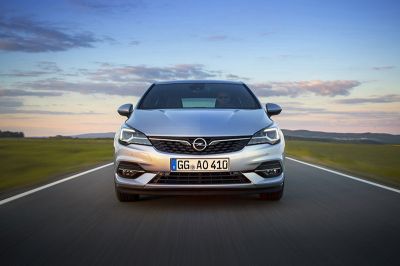 Der Opel Astra bekommt in der Top-Motorisierung nun ein stufenloses Getriebe. Bild: Opel