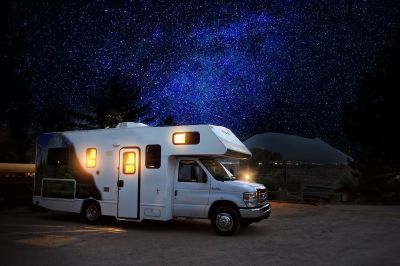 Unterwegs mit dem Wohnmobil. - Foto: pixabay.com